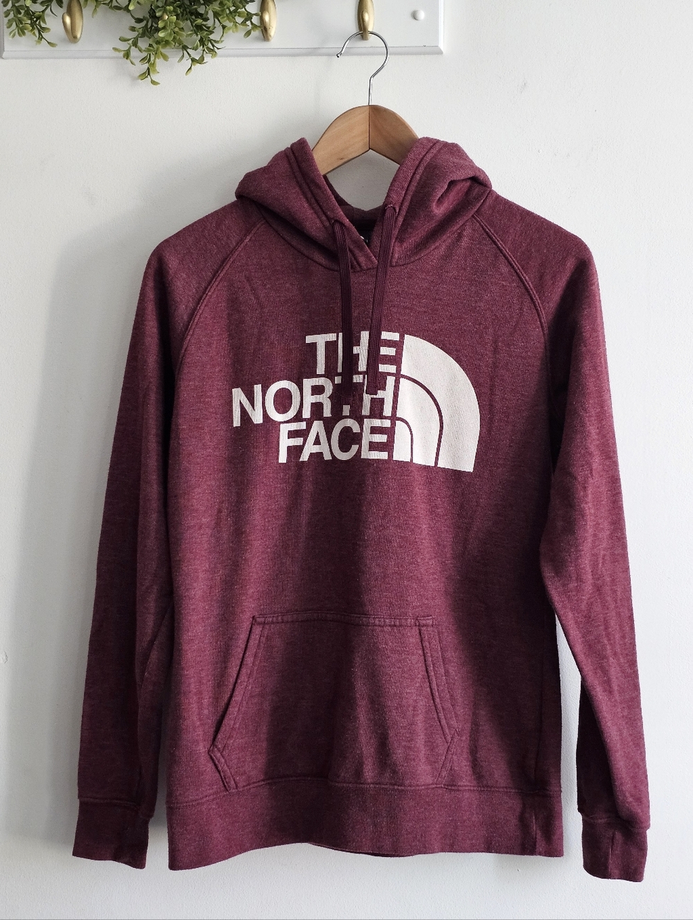 The North Face Hoodie Burgundy Logo Pullover Women’s S Fleece Sweatshirt